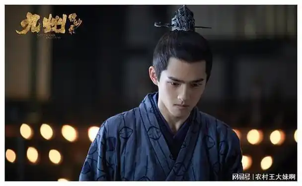 刘昊然举手投足间极尽风采充满青春活力