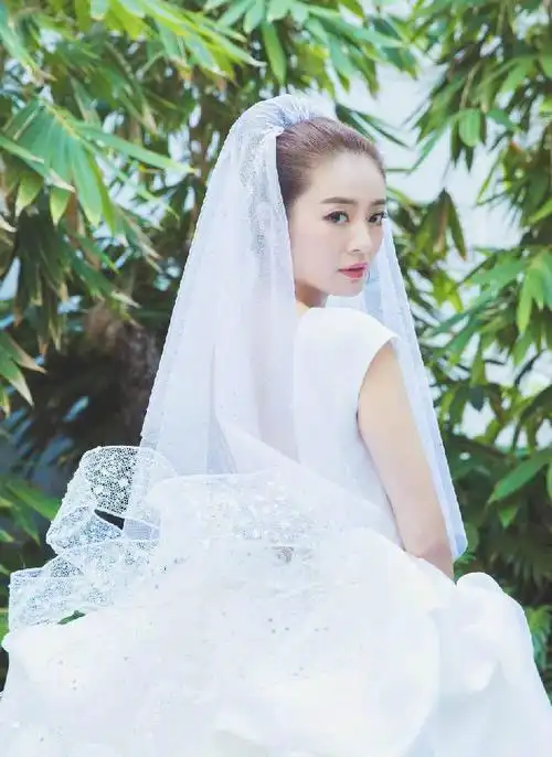 安以轩嫁给百亿富豪夏威夷奢华婚礼晒鸽子蛋婚戒