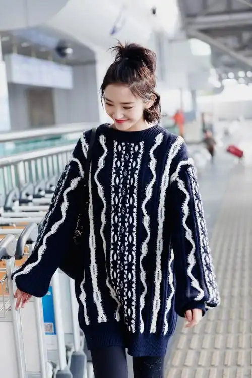 女星唐艺昕最新机场街拍