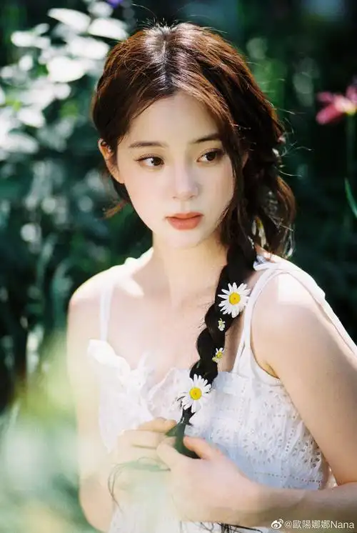 欧阳娜娜森林公主 白裙 小雏菊,氧气感的纯欲仙女