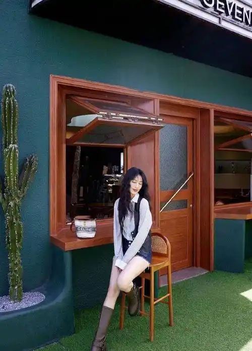 时尚女神张俪夏日写真:白衬衫 短裤 靴子完美大长腿_魅力_风格