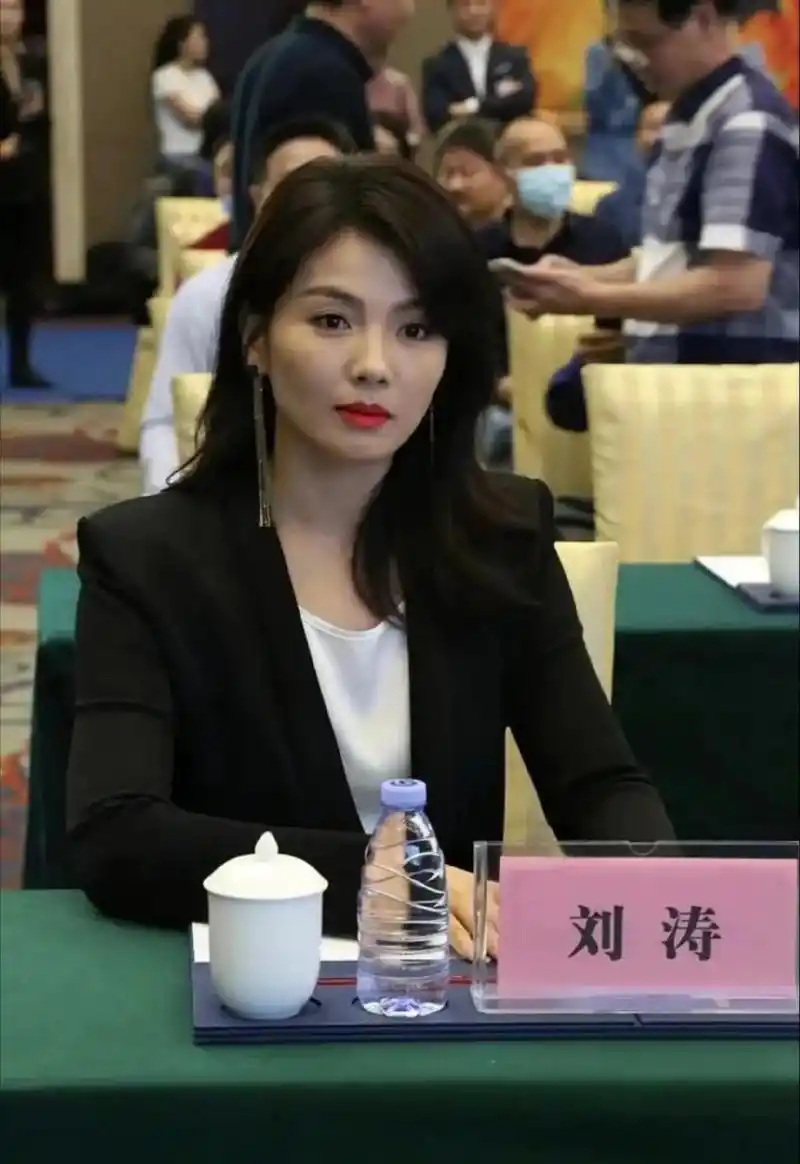 很喜欢刘涛这种打扮#这个年龄段的女人最有味道 - 抖音