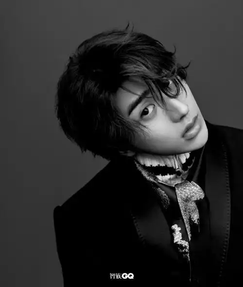 谜一样的男人  智族gq 2021年8月刊内页大片#蔡徐坤