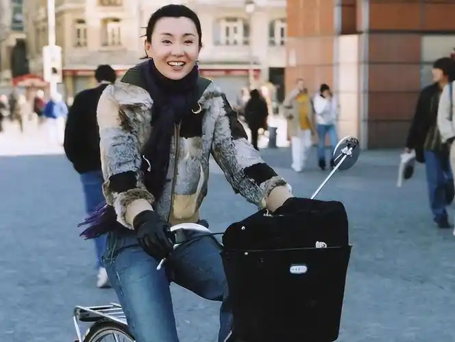 张曼玉:她是梁朝伟最爱的女人,58岁独居平民区,身边只有一只狗