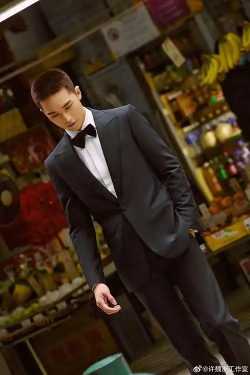 穿过街头,与@许魏洲zz 在现场相遇吧!