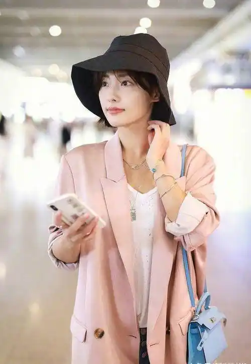 你和明星之间就差一顶渔夫帽李沁吴昕张嘉倪都在戴真美