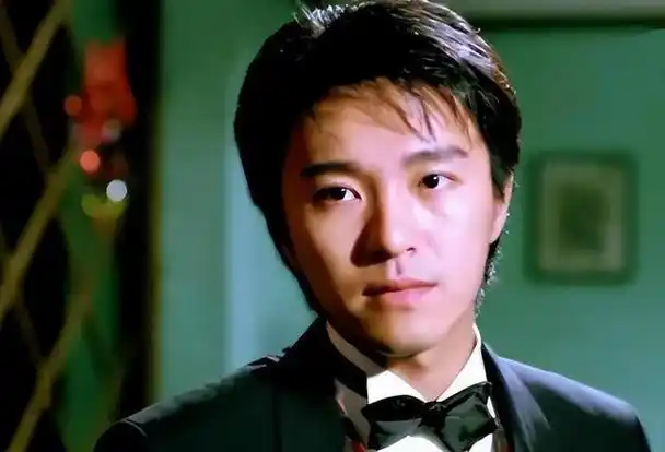 周星驰一辈子只写过一首歌,几乎人人都会唱,歌里藏着一个女人