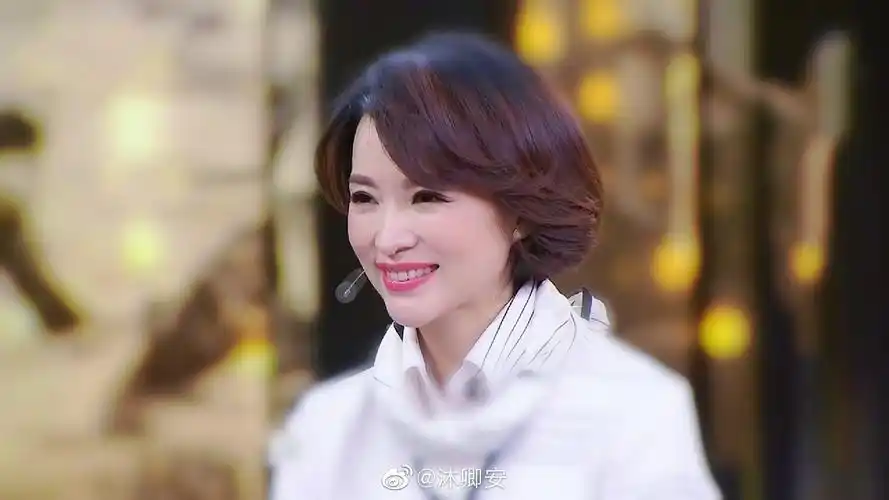 央视女神董卿霸气归来新节目再挑大梁50岁依旧稳坐一姐之位