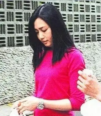 回顾豪门千金朱丽倩为了刘德华有多能忍看完你就全明白了