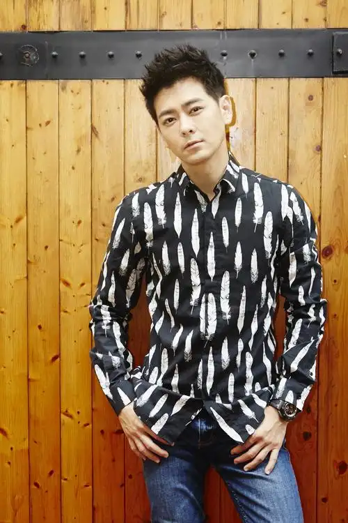 打开凤凰新闻,查看更多高清图片久违12年,林志颖重拾歌手的身份,推出