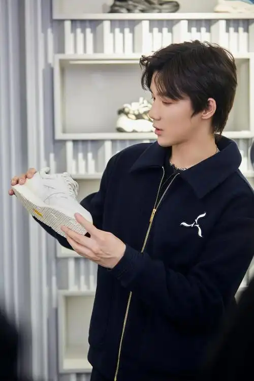 欢娱影视演员演员王一哲演绎lining1990系列