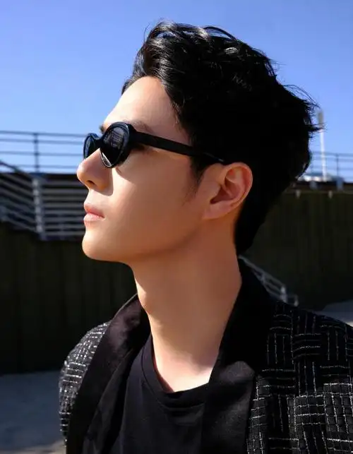 王一博香奈儿看秀造型##大秀直击##香奈儿大秀