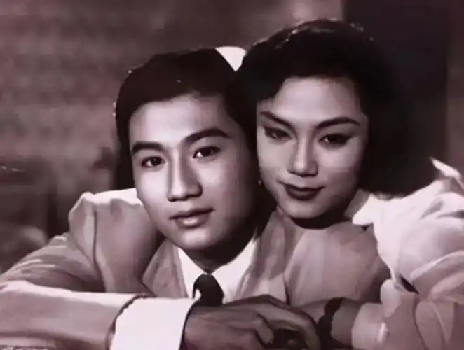 长相端庄大气,气质娴静,演技精湛,曾出演人间奇花等优秀作品,她与谢贤