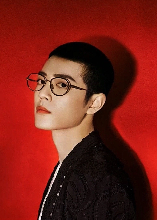 肖战寸头发型被公开,整个人看似年轻10岁!这颜值不火才怪