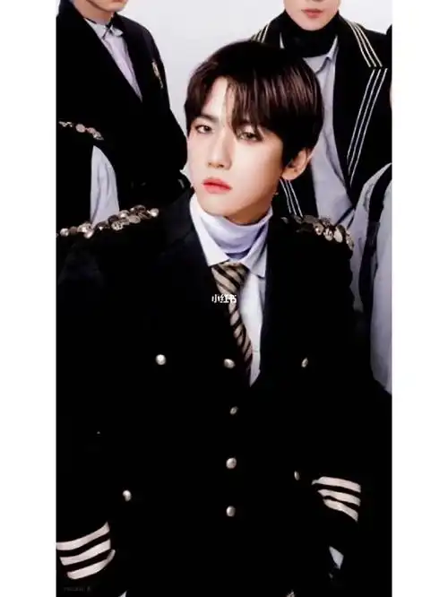 exo边伯贤  #天才爱豆边伯贤  #边伯贤  #exo  #爱豆安利  军装纤谁