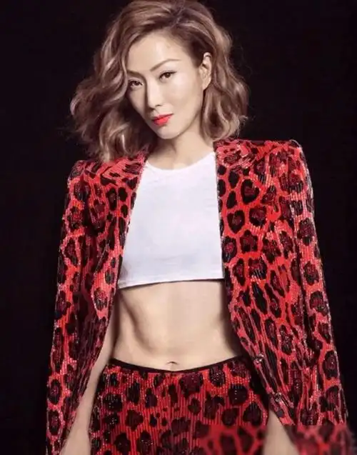 郑秀文经纪人中风进icu,两人合作24年