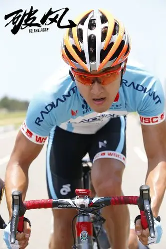 组图:《破风》崔始源难得搞怪 窦骁赌车装曝光