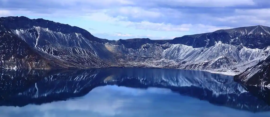 登顶长白山,观天池壮丽美景(副本)