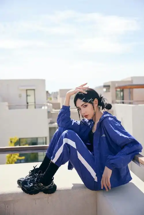 酷的自然98英姿飒爽,只是标配99看千禧女孩@谢可寅上脚『saucony