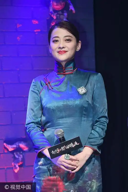 《京城81号2》办"回魂夜" 梅婷绿旗袍斗艳阿娇