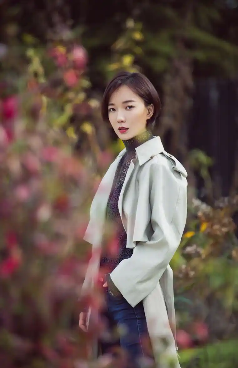 王珞丹妩媚红唇气质写真图片27