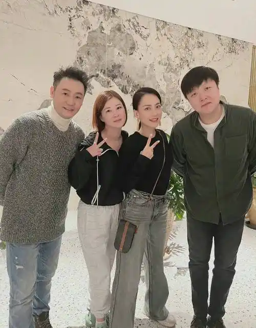 霍汶希近照,真是最美经纪人,她的女儿罕见曝光,像谢霆锋?