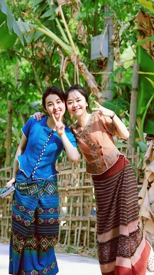 谭松韵张子枫岁月静好,一对田园姐妹花太合拍了