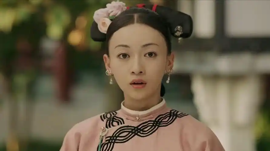 延禧攻略:锦绣故意接近侍卫,结果侍卫看上璎珞,锦绣哭晕在厕所