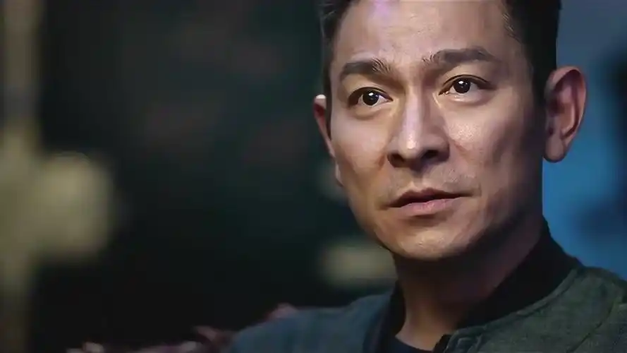 侠盗联盟被未婚妻出卖刘德华做最后一单生意含泪的眼神太悲