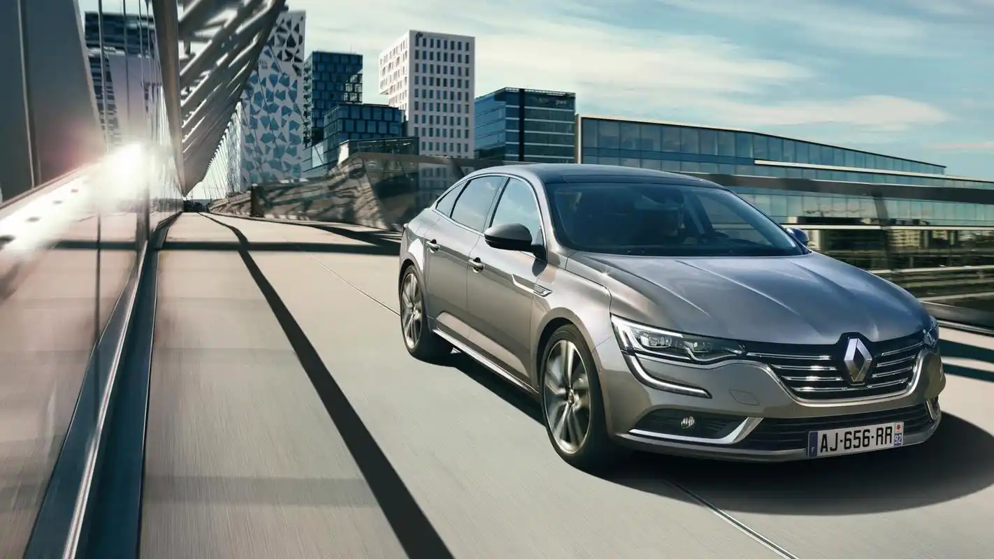 高端时尚雷诺旅行车高清汽车图片桌面壁纸