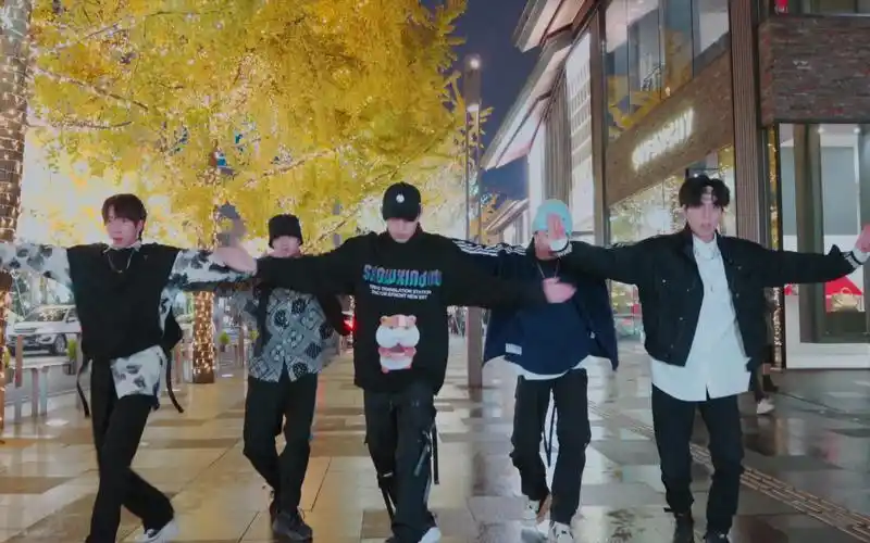 【不齐舞团】原创编舞《字正腔圆》,看万山红遍,谁家的诗篇传颂了千年