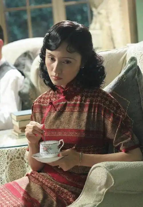 旗袍别瞎穿,太干瘪没气质,太丰腴显风尘,能驾驭的都是气质女神_俞飞鸿