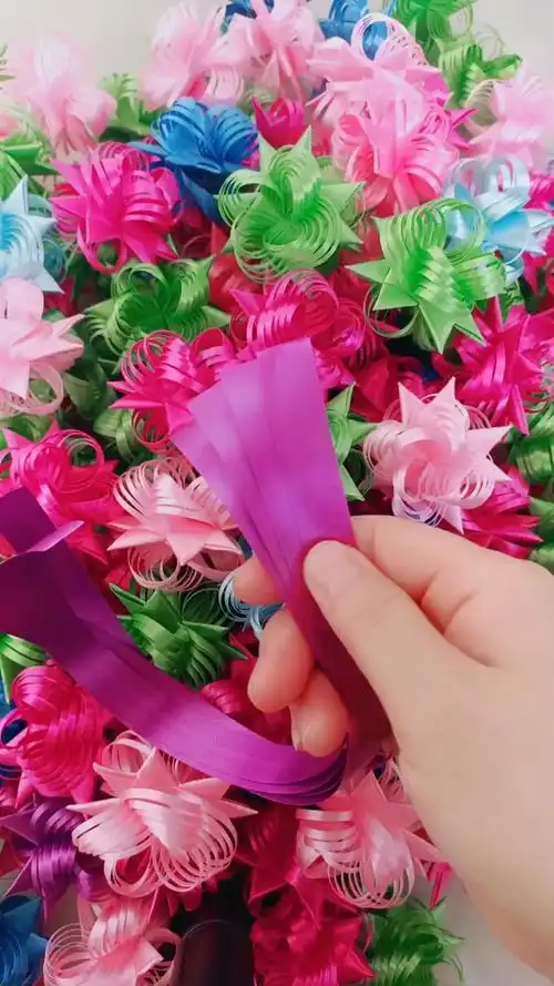 步骤(一)彩带风铃吊挂主花