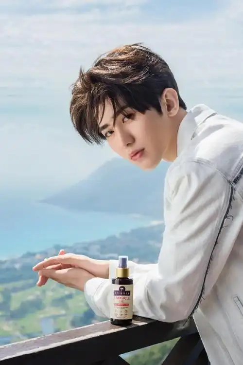 蔡徐坤绝美高清图大放送 每一张都是画报级别的帅气迷人