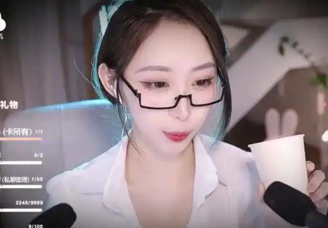 女主播身材太好还穿超短裤,直播时健身跑步,一晚上被封两次|直播间|露