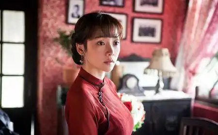 张学良在回忆录中提到:"我十六岁的时候,遇到了一个女人,她是我表哥的