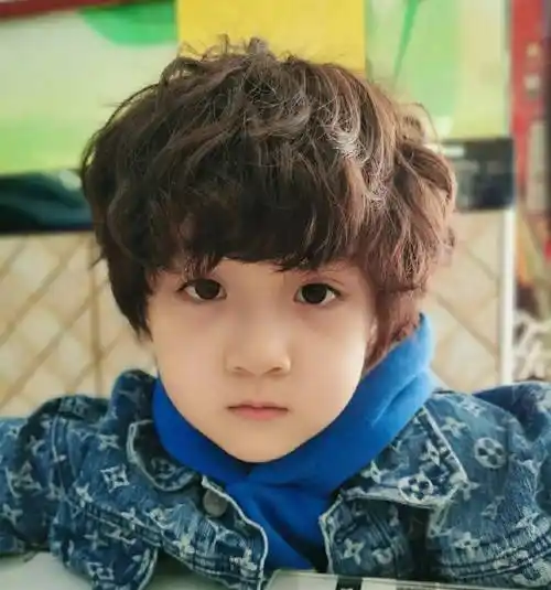 《小舍得》中开心果超超又有新作品了,新剧中爸爸