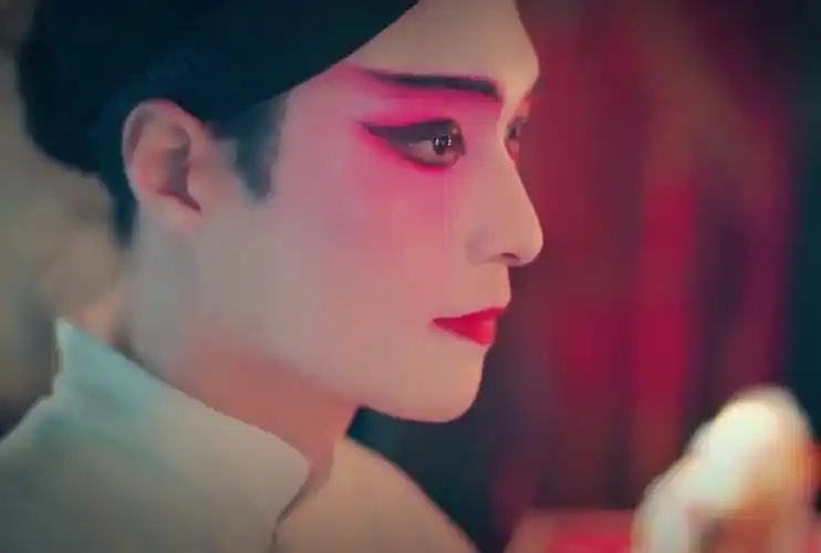 张艺兴二月红扮相惊艳 让人想起哥哥程蝶衣