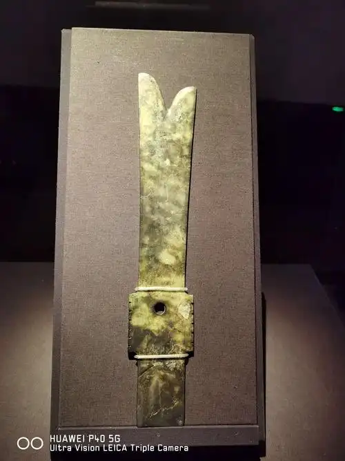 玉璋(商朝),三星堆古遗址出土.