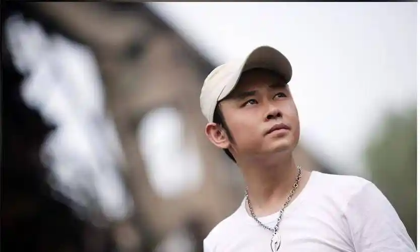 张玮:从"音乐才子"成到跑龙套,再现荧幕的他身材发福走样_中国_声音