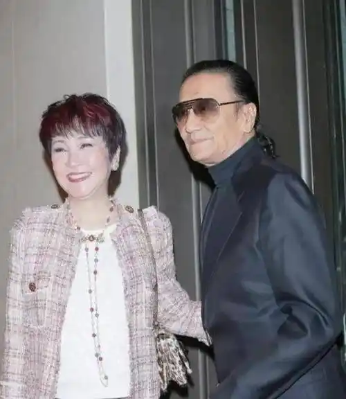 被谢贤养了12年,38岁coco只获得2000万分手费,风流一哥有啥魅力_coco