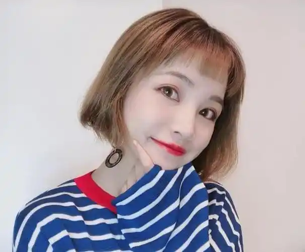 圆脸适合什么刘海:圆脸适合什么发型?图10