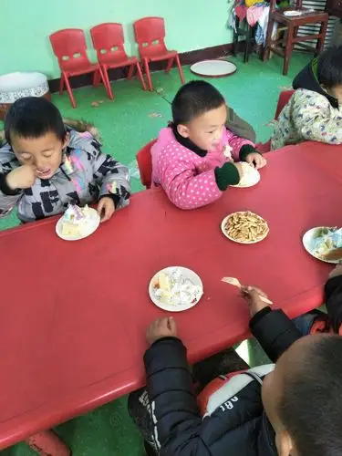 祝张嘉欣小朋友生日快乐