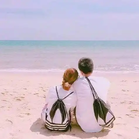 男女生看海背影情侣头像 情侣头像图片大全 -【爱个性】