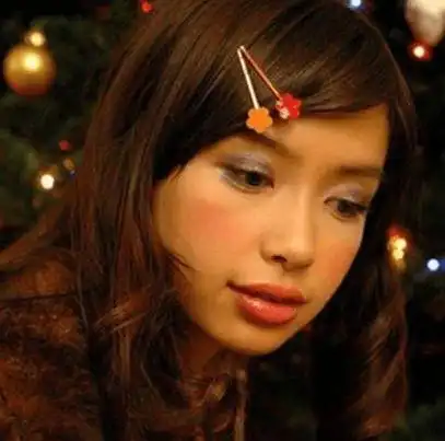 其实很多人都知道杨颖是香港模特出身,但是在她出道后签约了一家日本