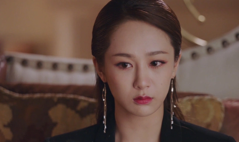 杨紫新剧开播!首次挑战御姐造型!又美又飒!