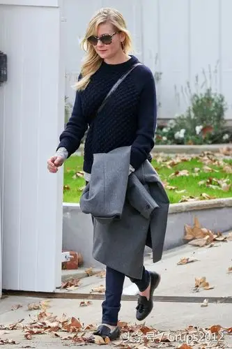看看欧美明星们在冬季怎样穿搭街头风格