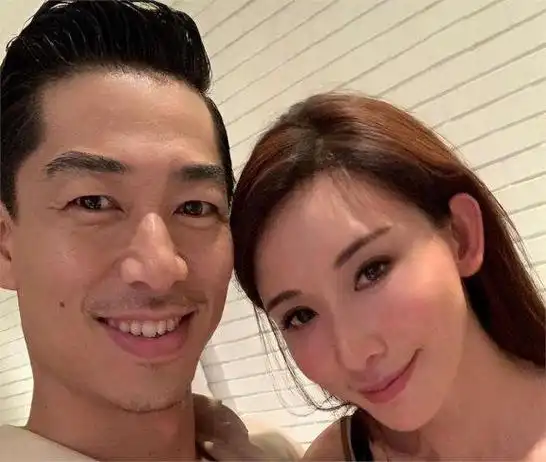 北京这一夜,49岁林志玲和44岁高圆圆同框,输得很彻底