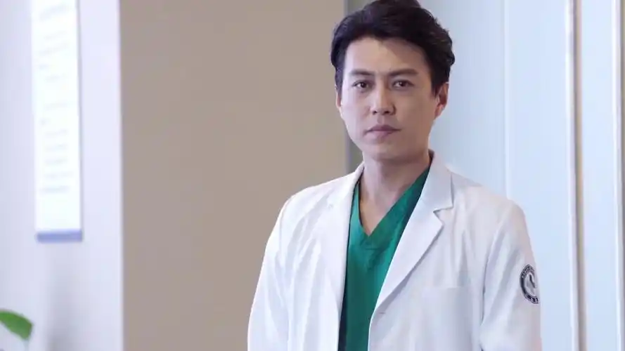 外科风云:靳东白百合的相互帮助,日久生情