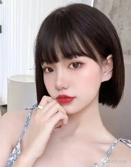 漂亮小姐姐网红短发